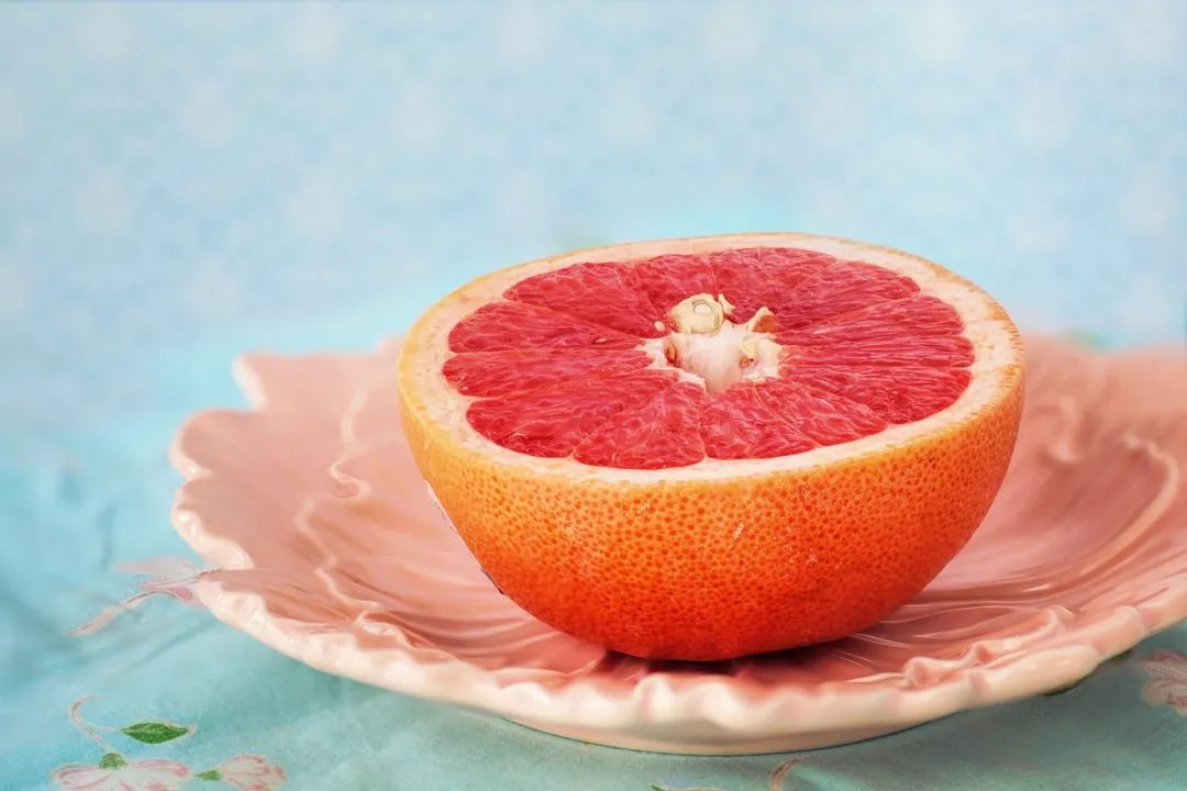 吃药后尽量别吃西柚一类的柑橘属水果