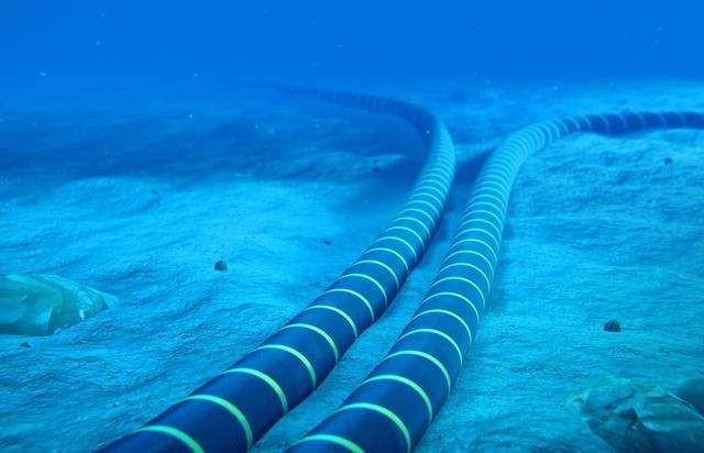 海底光缆铺设在海底,用以建立国家之间的电信传输